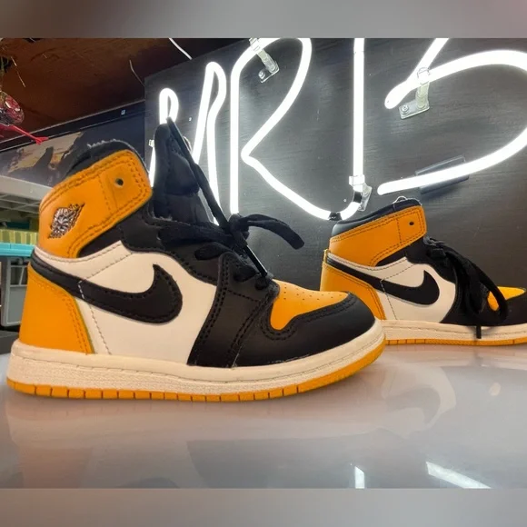 Air Jordan 1 “Taxi” - Picture 9 of 11
